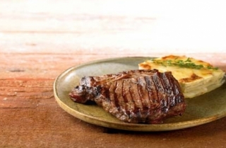 Bife ancho con pastel de papa